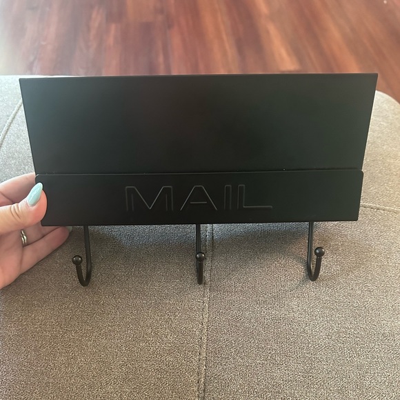 Mail holder with hooks - Picture 1 of 2